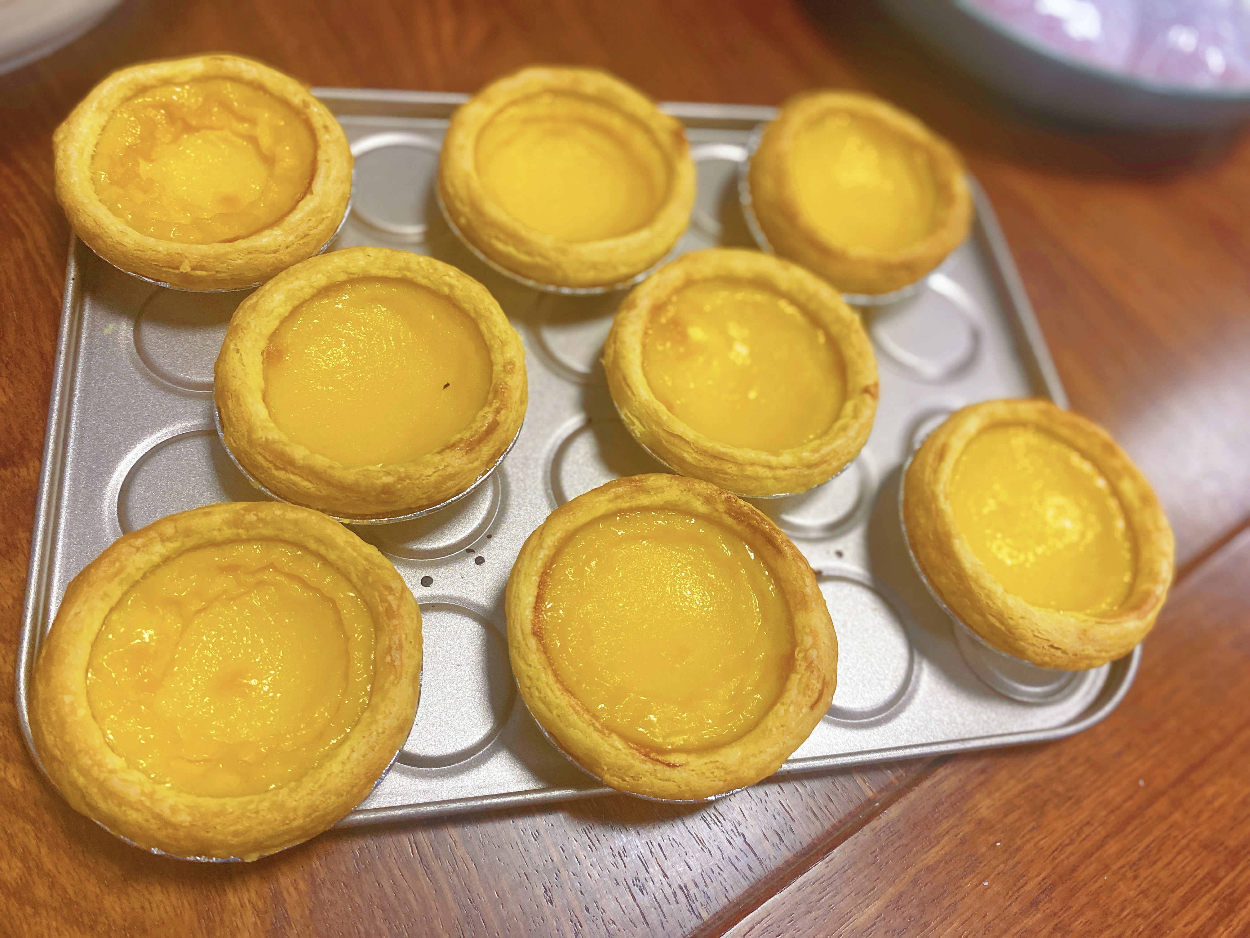 美味又好看！使用姜黃色素制作的蛋撻！